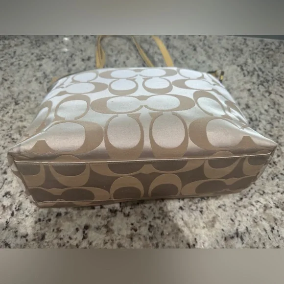 Coach Laura Secret Admirer Tote Bag - Picture 3 of 9